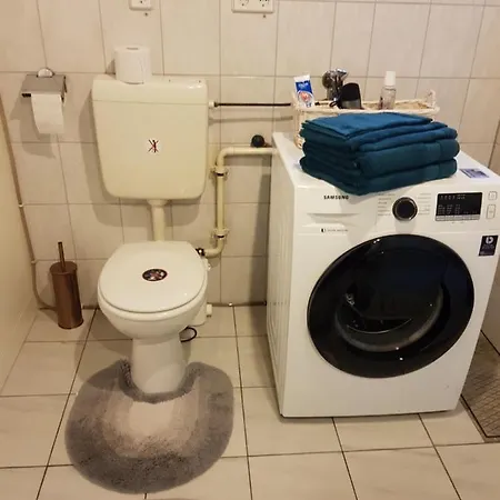 4 Sterne Souterrain Alt-mariendorf Apartment *
