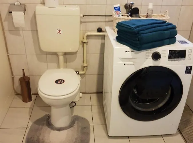 4 Sterne Souterrain Alt-mariendorf Apartamento *